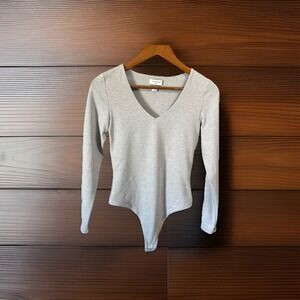 Aritzia Contour V-Neck Long Sleeve Bodysuit Gray Size Medium